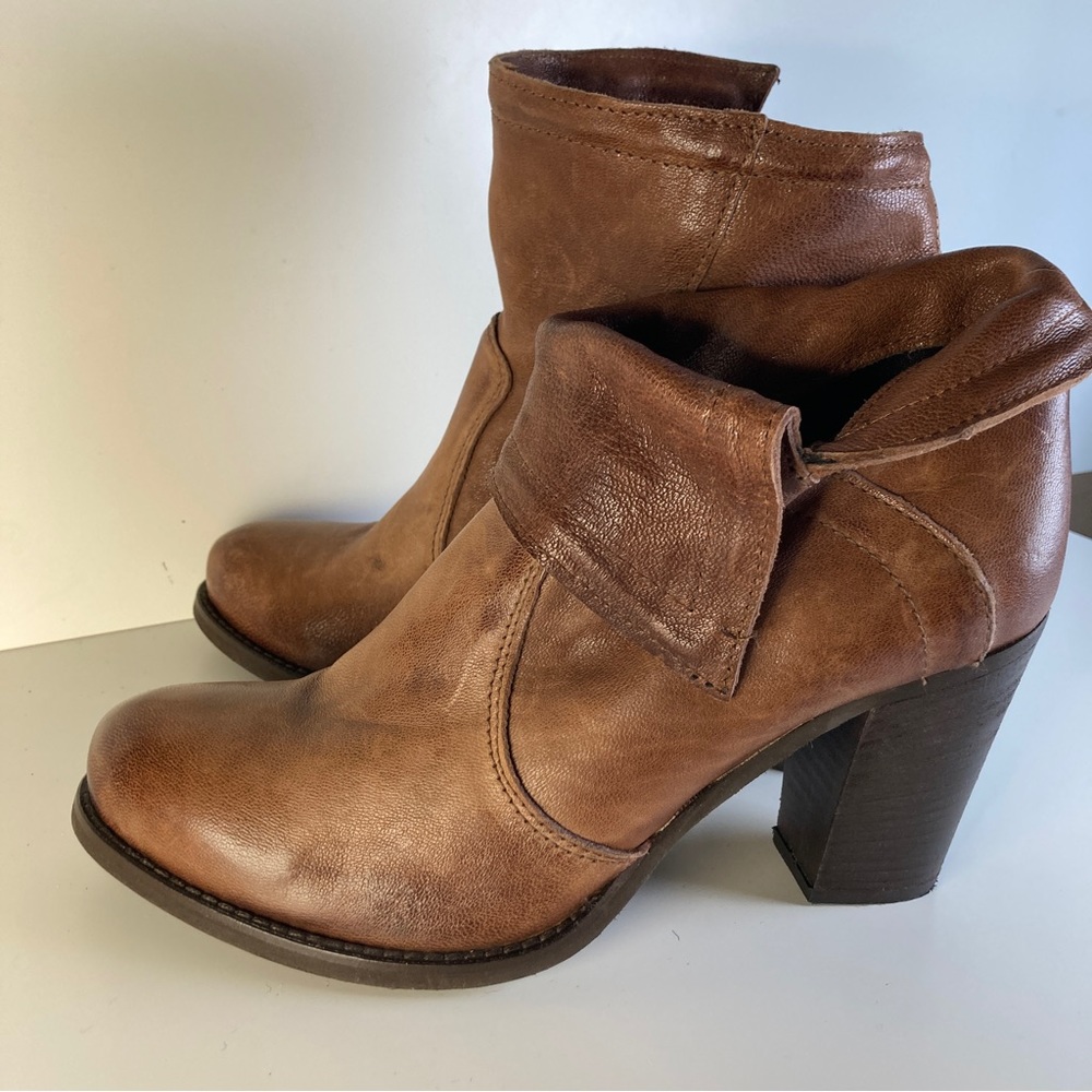 Made in Italy brown leather Ankle boots B004
